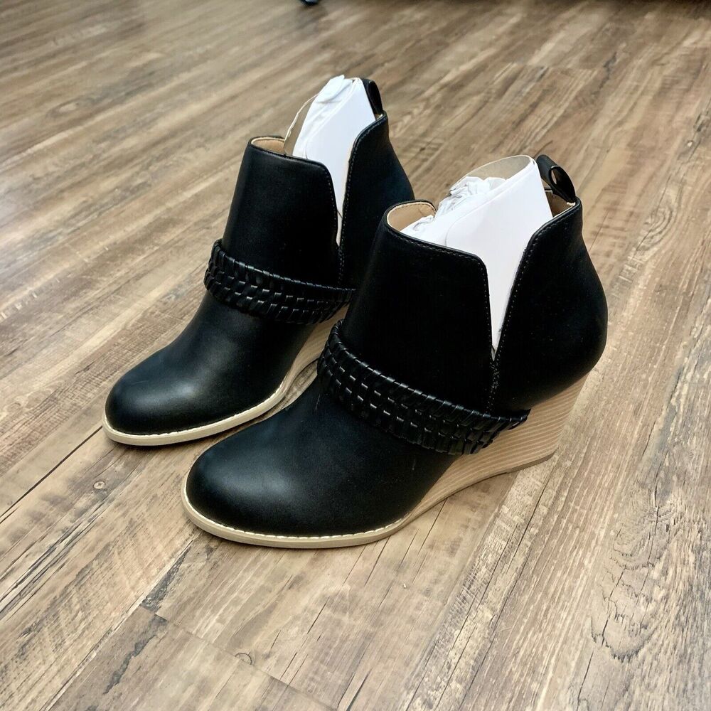 DV By Dolce Vita Geneva Booties Black 8.5 NWOB